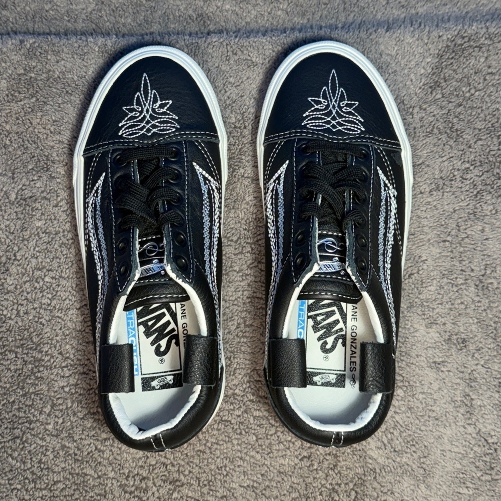 Vans old skool vlt lx
X Shane Gonzales
Brand new - Picture 3 of 5